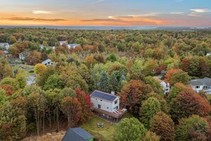 3 bedrooms - Emerald Bluff by Avantstay Lake Views Deck Fire Pit Game Room (Long Pond)