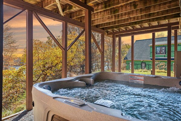 3 bedrooms - Emerald Bluff by Avantstay Lake Views Deck Fire Pit Game Room (Long Pond)