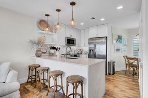 House | 1 bedroom - 303 D Port O Call by Avantstay Oceanfront Penthouse (Isle of Palms)