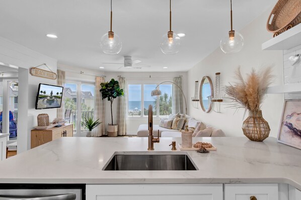 House | 1 bedroom - 303 D Port O Call by Avantstay Oceanfront Penthouse (Isle of Palms)