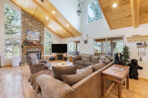 3 bedrooms - Alpine Whisper by Avantstay Deck Pool Table (Big Bear Lake)