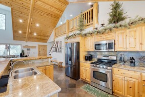 Room - Alpine Whisper by Avantstay Deck Pool Table (Big Bear Lake)