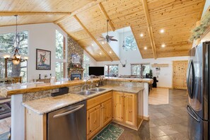 3 bedrooms - Alpine Whisper by Avantstay Deck Pool Table (Big Bear Lake)