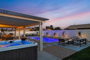 Room - Montego by Avantstay Private Yard w Pool Hot Tub (Indio)