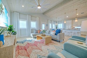 House - Flirty Flamingo by Avantstay Private Pool Firepit Balcony (Port Aransas)