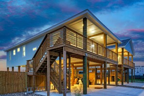 House | 4 bedrooms - Swinging Easy by Avantstay Private Pool Firepit Balcony (Port Aransas)