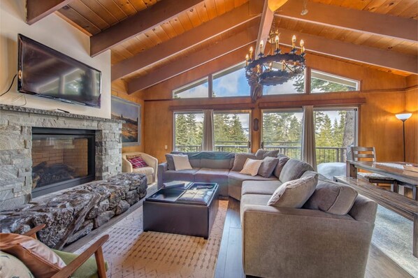House | 4 bedrooms - Mahogany by Avantstay Snowbird Cabin w Full Chamberlands Access (Homewood)