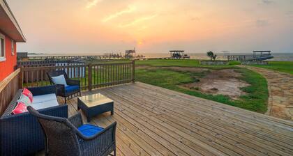 Shore Thing by Avantstay Waterfront Retreat w Private Boat Dock