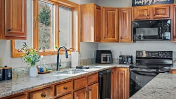 House | 6 bilik tidur