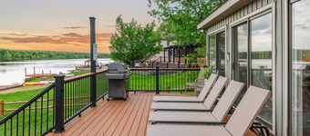 Pocono Lakefront by Avantstay Dock Lake Access