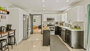 House | 4 bilik tidur