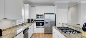6 10th Avenue by Avantstay Steps to the Beach Pool 2691 Sqft