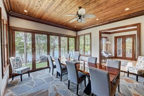 House | 8 bedrooms - Sunset Shores Resort The Grand House by Avantstay (Mooresville)