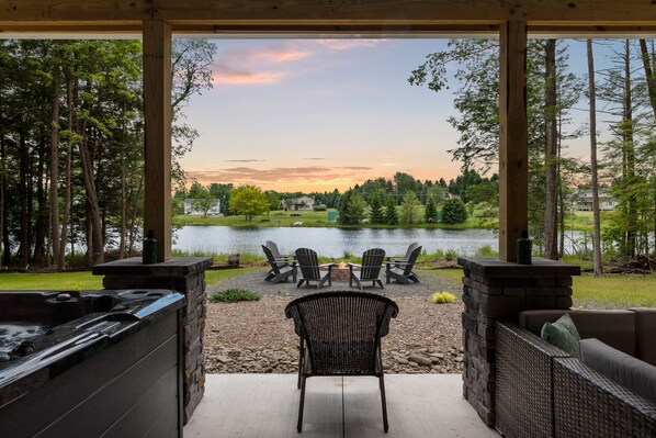 House - Nittany Cabin by Avantstay Lakefront View Firepit (Blakeslee)