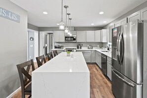 House - Nittany Cabin by Avantstay Lakefront View Firepit (Blakeslee)