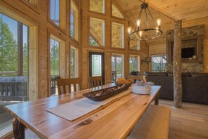 House | 5 bedrooms - Birch Lodge by Avantstay Indoor Pool Theater Game Room Stunning Views (Gatlinburg)