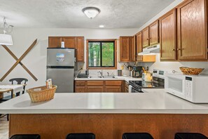 3 bedrooms - Hygge Home by Avantstay Deck for Outdoor Living Fire Pit Game Table (Blakeslee)