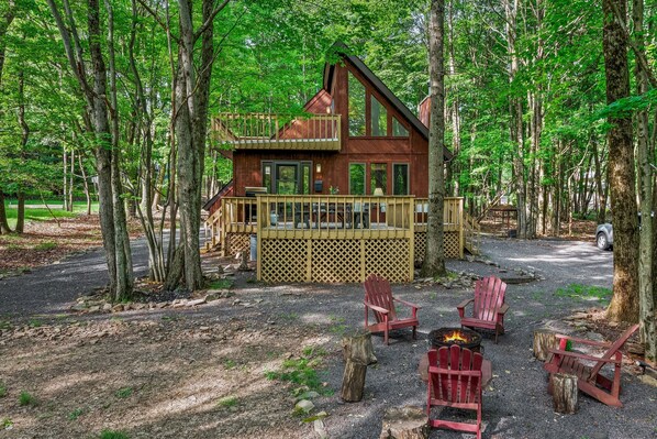 3 bedrooms - Hygge Home by Avantstay Deck for Outdoor Living Fire Pit Game Table (Blakeslee)