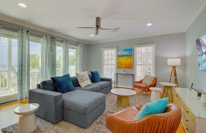 House | 4 bedrooms - 56 Grand Pavilion by Avantstay Oceanfront Deck Views Community Pool (Isle of Palms)