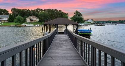 Paradise Pointe by Avantstay Lakefront Views Playset
