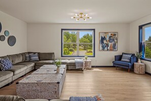 House | 4 bedrooms - For Lake Sake by Avantstay Lakefront Hot Tub View (Long Pond)