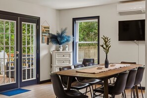 House | 4 bedrooms - For Lake Sake by Avantstay Lakefront Hot Tub View (Long Pond)