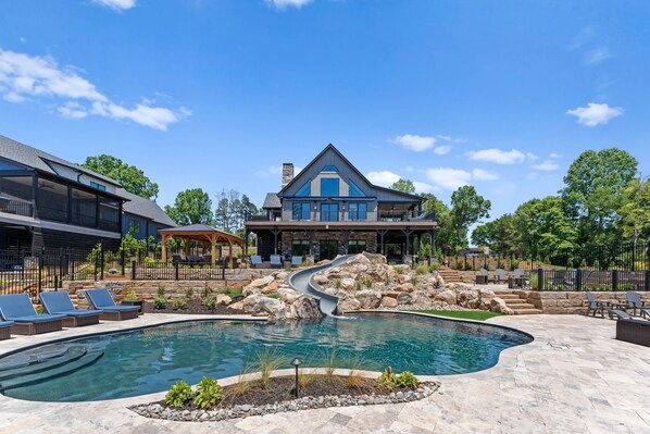 House | 7 bedrooms - Gray Fox Lodge by Avantstay Waterslide Pool Theater Sleeps 23 (Sherrills Ford)