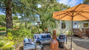 House - Grapevine Cottage by Avantstay Hobby Vineyard Firepit (Glen Ellen)