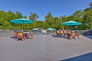 House | 3 bedrooms - Harmony Ridge by Avantstay Large Deck w Hot Tub Forest Views (Lake Harmony)