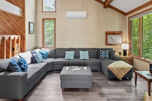 House | 3 bedrooms - Harmony Ridge by Avantstay Large Deck w Hot Tub Forest Views (Lake Harmony)