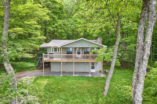 3 bedrooms - Ash Vale by Avantstay Spacious Deck w Views Ping Pong Table (Mars Hill)