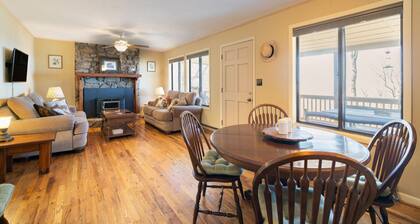 Ash Vale by Avantstay Spacious Deck w Views Ping Pong Table