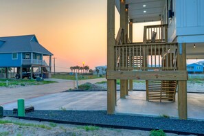 4 bedrooms - Tux Sea Do by Avantstay Modern Beach Haven w Private Pool (Port Aransas)