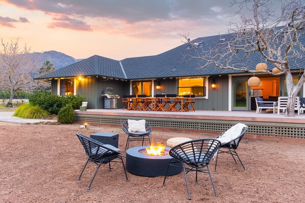 Villa | 4 bedrooms - Wellington by Avantstay Secluded Wine Country Estate w Gorgeous Mtn Views (Santa Rosa)
