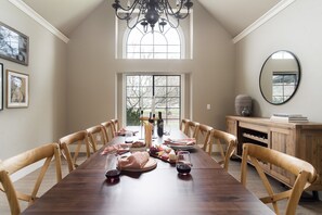 Villa | 4 bedrooms - Wellington by Avantstay Secluded Wine Country Estate w Gorgeous Mtn Views (Santa Rosa)