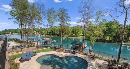 Black Bear Lodge by Avantstay Lakefront Dock Pool Theater Sleeps 20