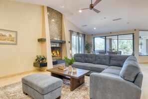 House | 5 bedrooms - Desert Splash by Avantstay Pool Hot Tub Firepit (Scottsdale)