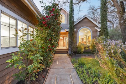 Valley of the Moon by Avantstay Tranquil Escape Large Yard w Hot Tub Fire Pit