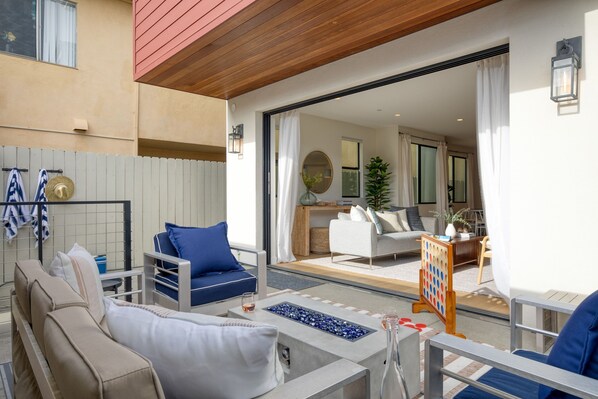 House - Pacific Villa by Avantstay Steps From Beach Luxurious Modern Indoor-outdoor Living (Oceanside)