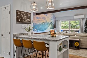 House | 3 bedrooms - Slopeside Escape by Avantstay Walk to Ski Lifts Arcade Games Shuffleboard (Tannersville)