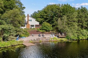 House | 3 bedrooms - Simply Shores by Avantstay Private Beach Dock Lake Overlook (Long Pond)