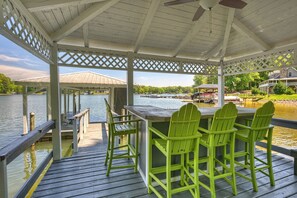 7 bedrooms - Lucky s Lake House by Avantstay Private Lake Bar (Mooresville)