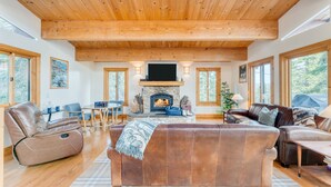 House - Tahoe Timber by Avantstay Beach Lake Access (Homewood)