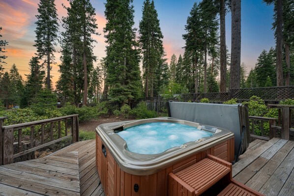 3 bedrooms - Wildwood by Avantstay Hot Tub 5mins to Lake (Tahoe Vista)