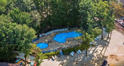 The Boulder Inn by Avantstay Indoor Hot Tub Game Room Outdoor Fire Pit
