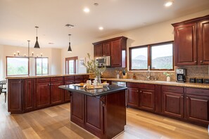 House - Pyramid by Avantstay Luxe Sedona Mansion w Views 7mins to Downtown (Sedona)