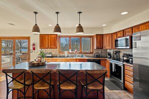 House - Lake View Retreat Avantstay Entertainer s Home Yard Deck Game Room (Albrightsville)