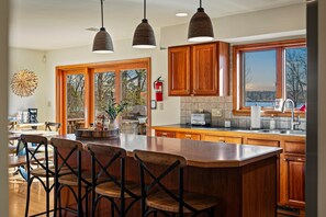 House - Lake View Retreat Avantstay Entertainer s Home Yard Deck Game Room (Albrightsville)