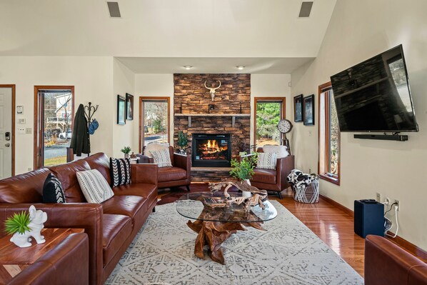 House - Lake View Retreat Avantstay Entertainer s Home Yard Deck Game Room (Albrightsville)