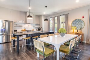 4 bedrooms - The Magnolia 10 - Avantstay Germantown w Private Balcony (Nashville)